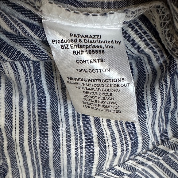 Paparazzi Floral Embroidered Button Up Blouse Women's Size M EUC - Picture 5 of 5